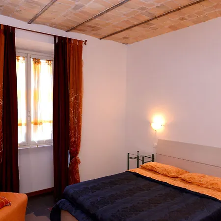 All'ombra Del Cupolone ゲストハウス 4*