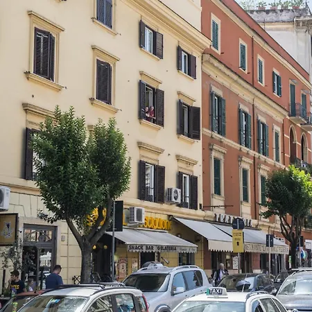 All'ombra Del Cupolone ゲストハウス