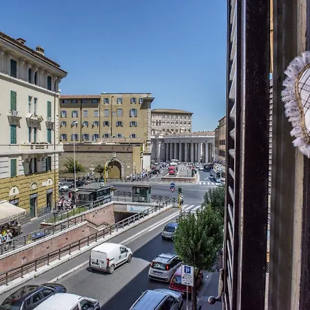 ゲストハウス All'ombra Del Cupolone