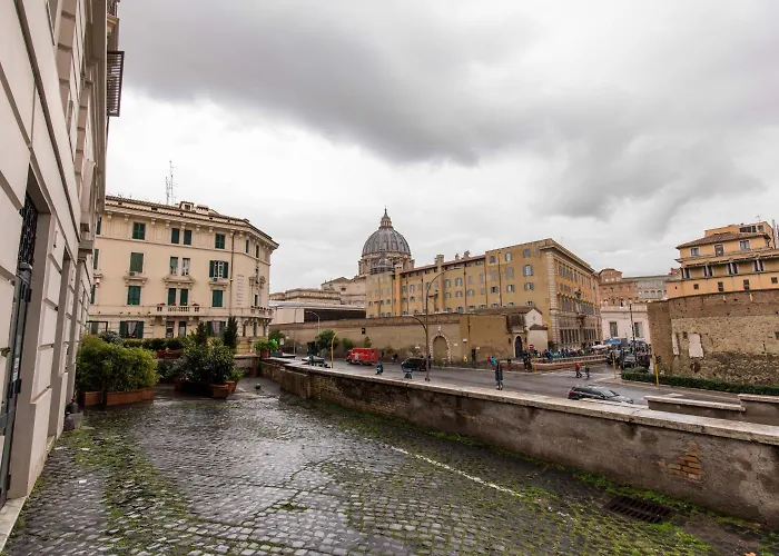 All'ombra Del Cupolone 게스트하우스 4*